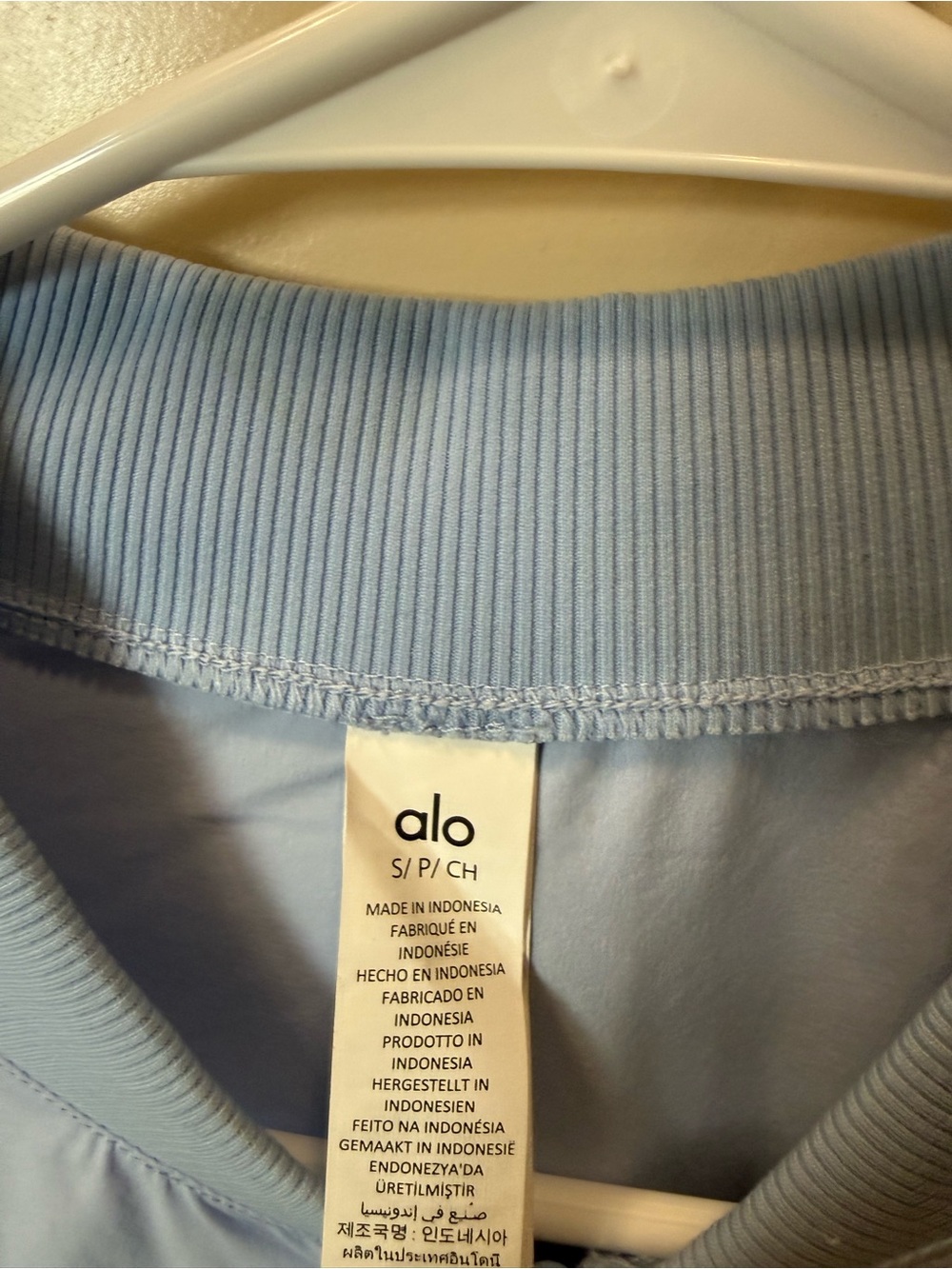 ALO Yoga Light Blue Cropped Bomber Jacket - Picture 3 of 5